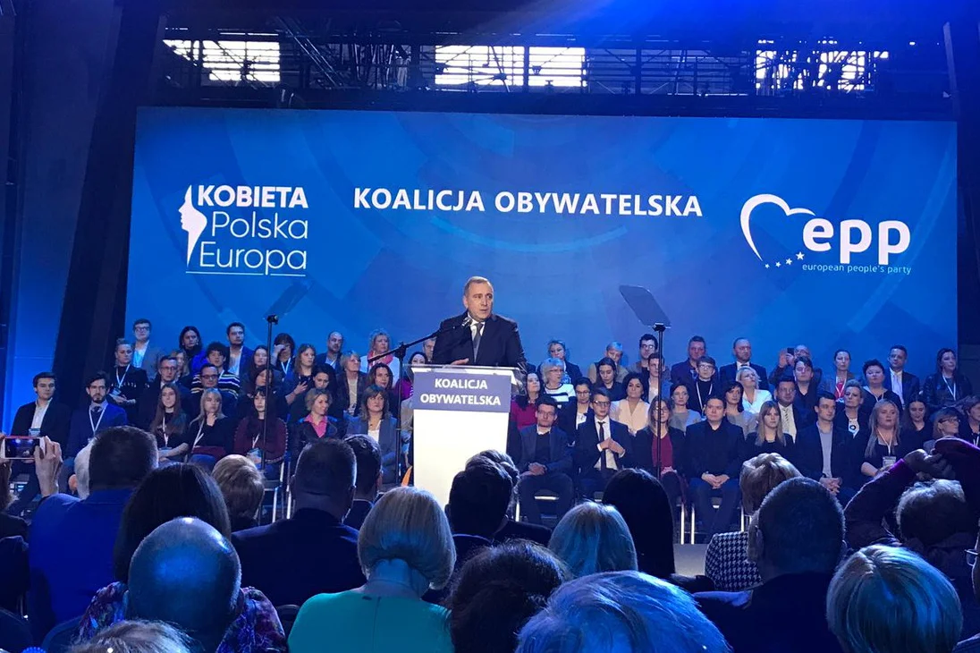Grzegorz Schetyna przemawiał długo i energicznie.