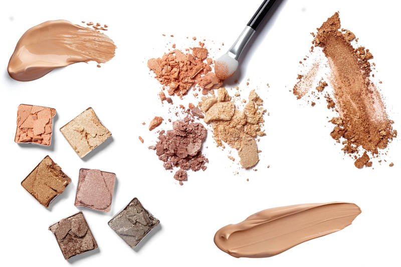 Kosmetyki mogą mieć wiele zastosowań. Jeśli nie zmieniły zapachu, konsystencji i koloru, można ich w dalszym ciągu używać