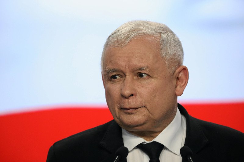 Jarosław Kaczyński musiał zostać w Polsce z racji poważnego stanu zdrowia matki Jadwigi.