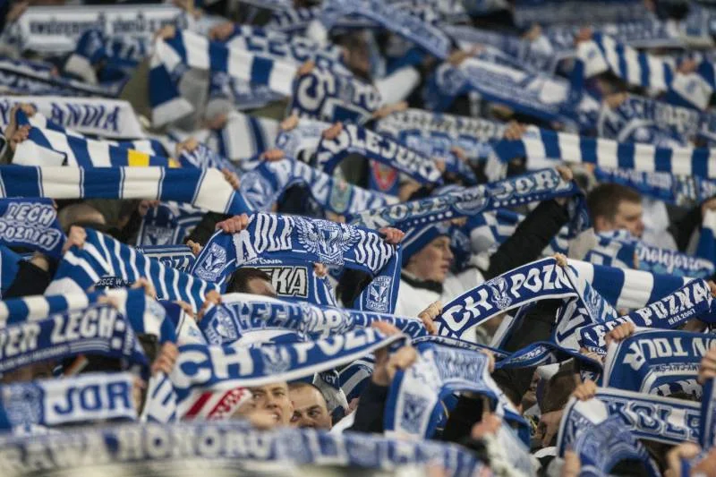 Kibice wracają na stadiony. Komentuje prof. Gut.