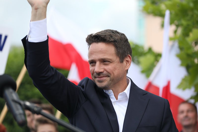 Rafał Trzaskowski o włos prowadzi w starciu z Andrzejem Dudą. Tak wynika z sondażu Kantar.