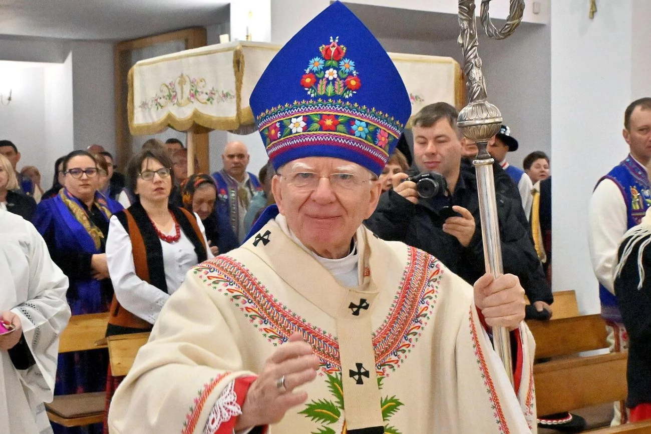 Abp Jędraszewski wyrzuca z domu proboszcza, bo chce zająć dla siebie całą kamienicę