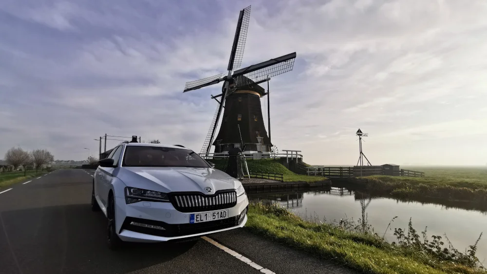 To Skoda Superb stała się pierwszą hybrydą typu plug-in w historii tego producenta.