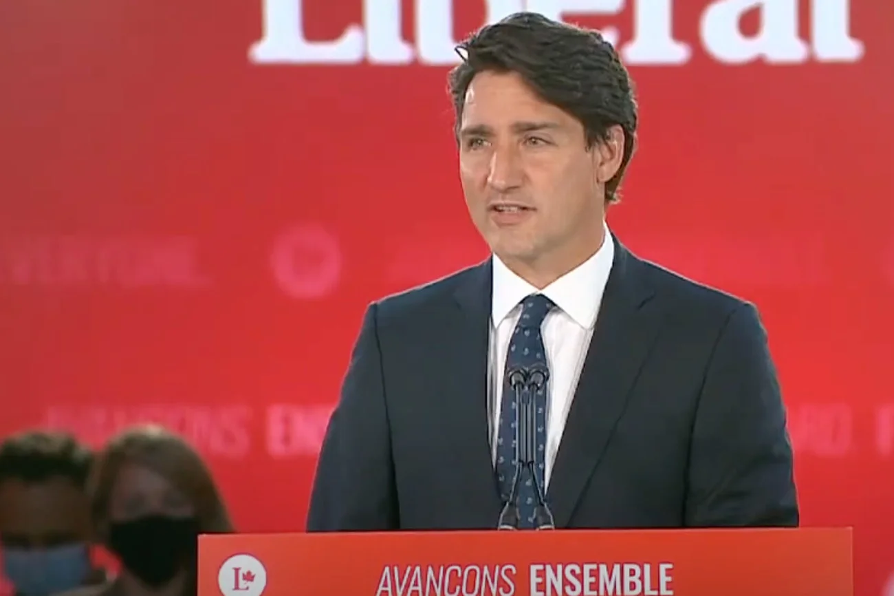 Justin Trudeau wygrał wybory przedterminowe w Kanadzie, ale wstępne wyniki nie dają jego partii większości.