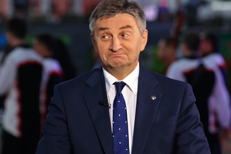 Marszałek Sejmu ma pokryć koszt przelotu członków rodziny rządowym samolotem. Pieniądze maja być przekazane na cele charytatywne.
