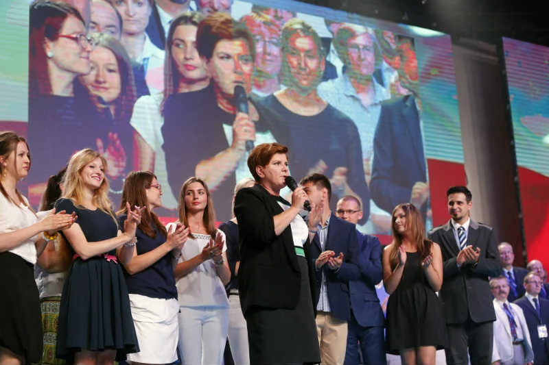 Beata Szydło i Ewa Kopacz wykorzystują brak wiedzy ekonomicznej u Polaków.