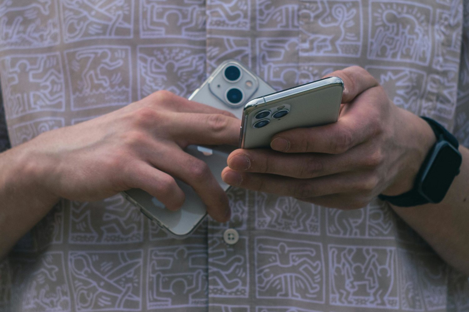 Przez cały 2024 aż 1,5 mln Polaków zmieniło operatorów. Kto zyskał, a kto stracił najwięcej?