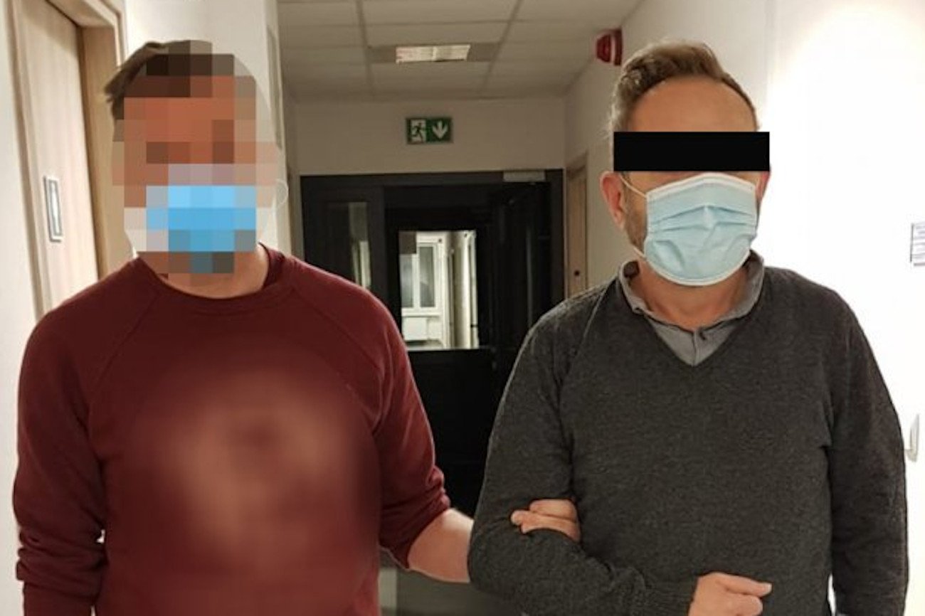 Zaskakujące śledztwo warszawskich policjantów. Były jezuita obrabował zakon i wziął ślub z 91-latką.