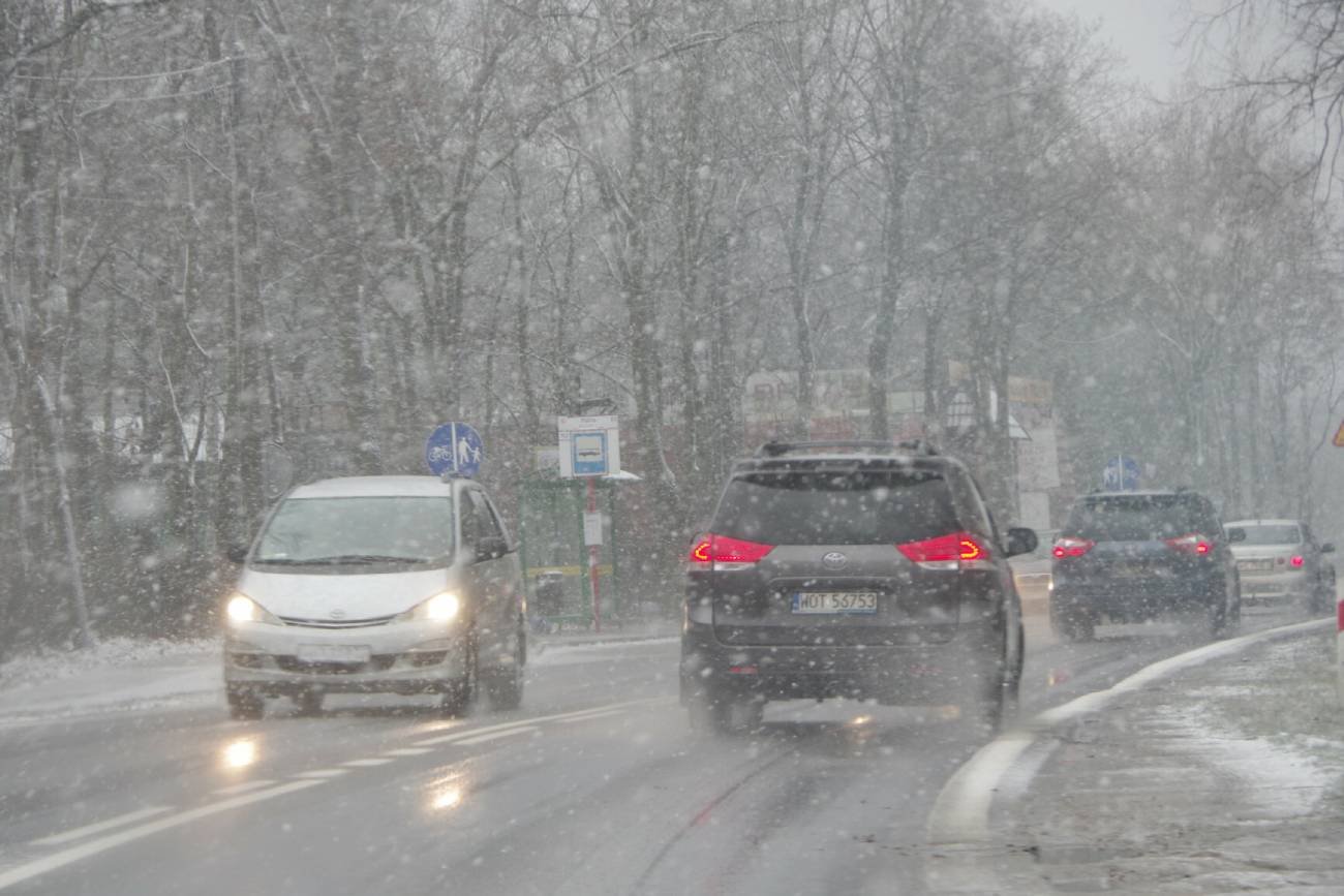 Silny wiatr i podniesiony poziom rzek. IMGW ostrzega trzy województwa