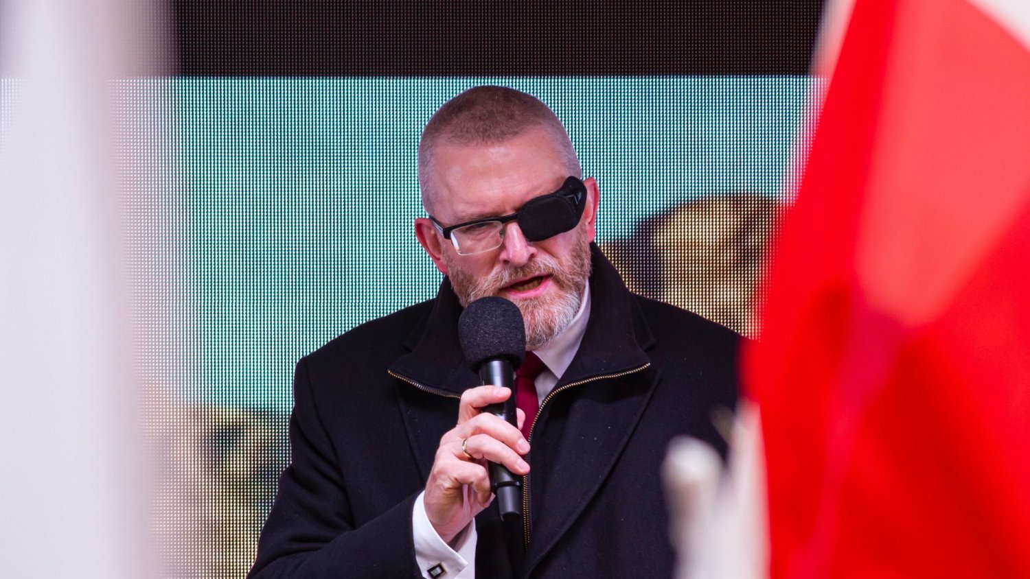 Nowy sondaż jak alarm dla KO i PiS. Braun może oprawić te wyniki w ramkę