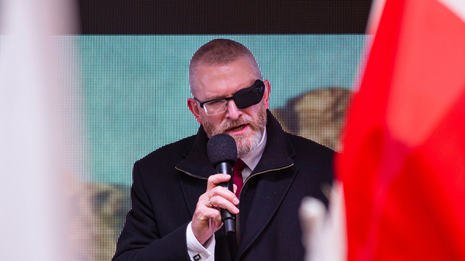 Nowy sondaż wyborczy. KO na prowadzeniu, ale najbardziej zyskała Konfederacja Korony Polskiej.