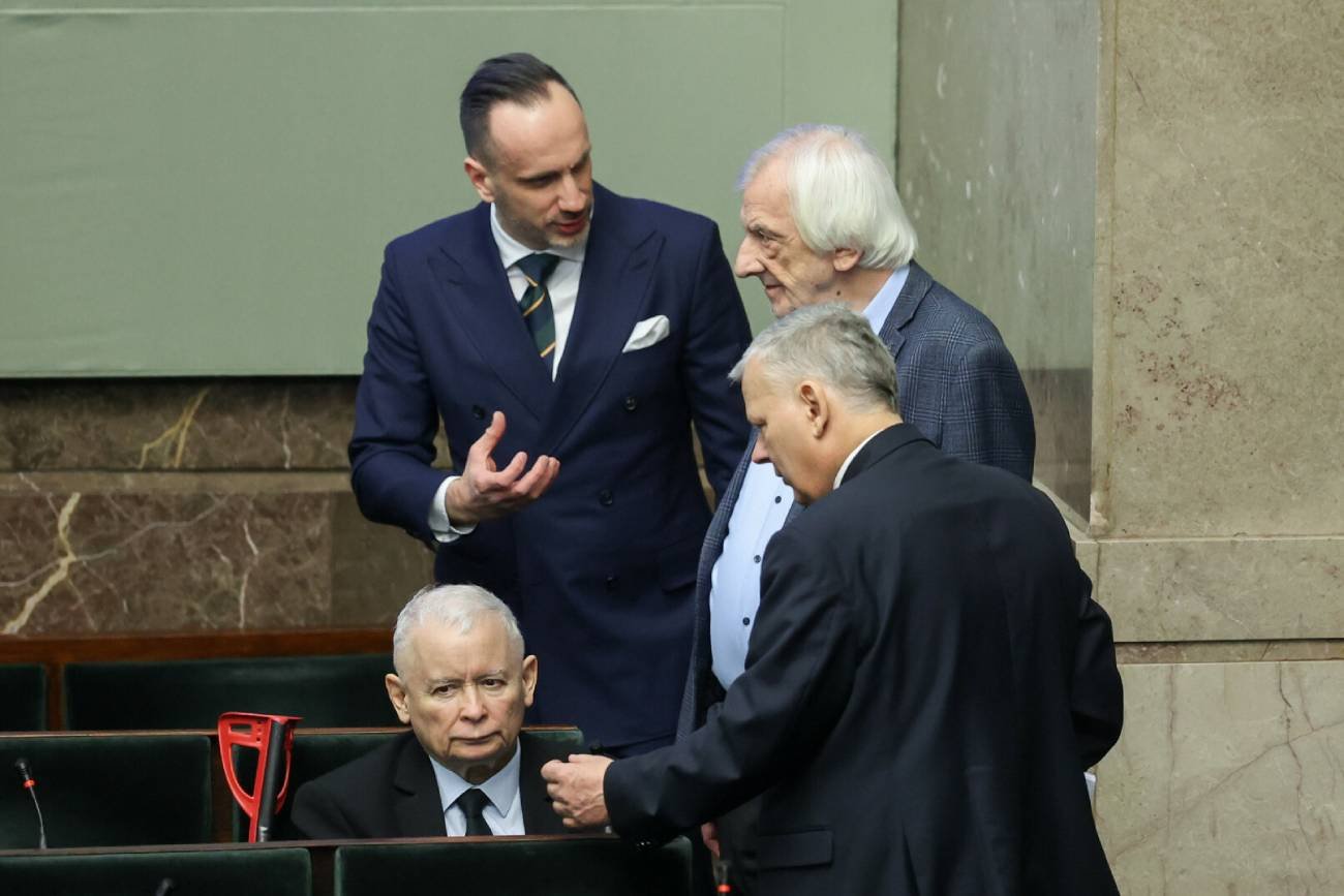 Prawo i Sprawiedliwość jest na granicy większości nawet z Konfederacją