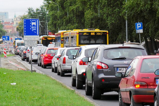 Korek w Warszawie. Car-sharing ma rozwiązać ten problem