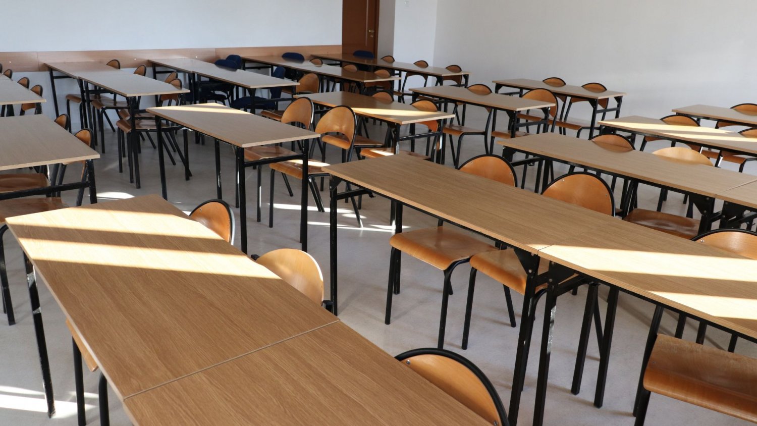 Mróz sparaliżował setki polskich szkół. Jest pilny apel MEN do dyrektorów