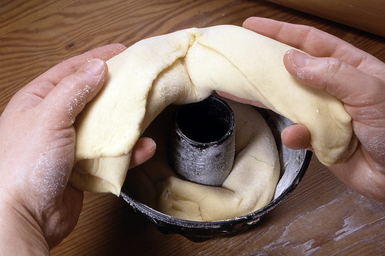 Przepis na babkę drożdżową. Przepis na babkę drożdżową.