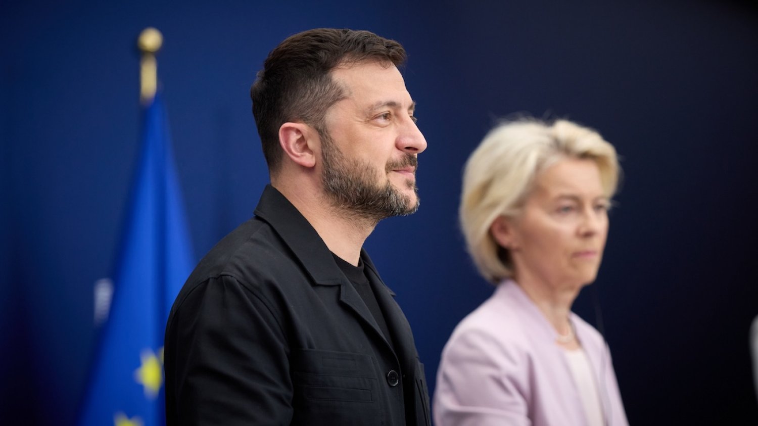 Zełenski dostał potężne wsparcie. Nie poleciał sam do USA Zełenski w Waszyngtonie. Dostał potężne wsparcie na spotkanie z Trumpem