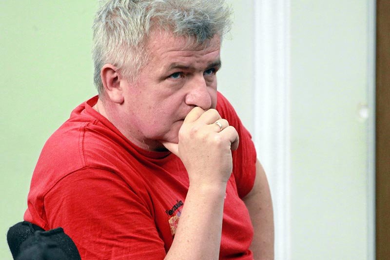 Piotr Ikonowicz powinien trafić za kraty w poniedziałek. Przyjaciele z dawnej opozycji apelują do prezydenta, by go ułaskawił.