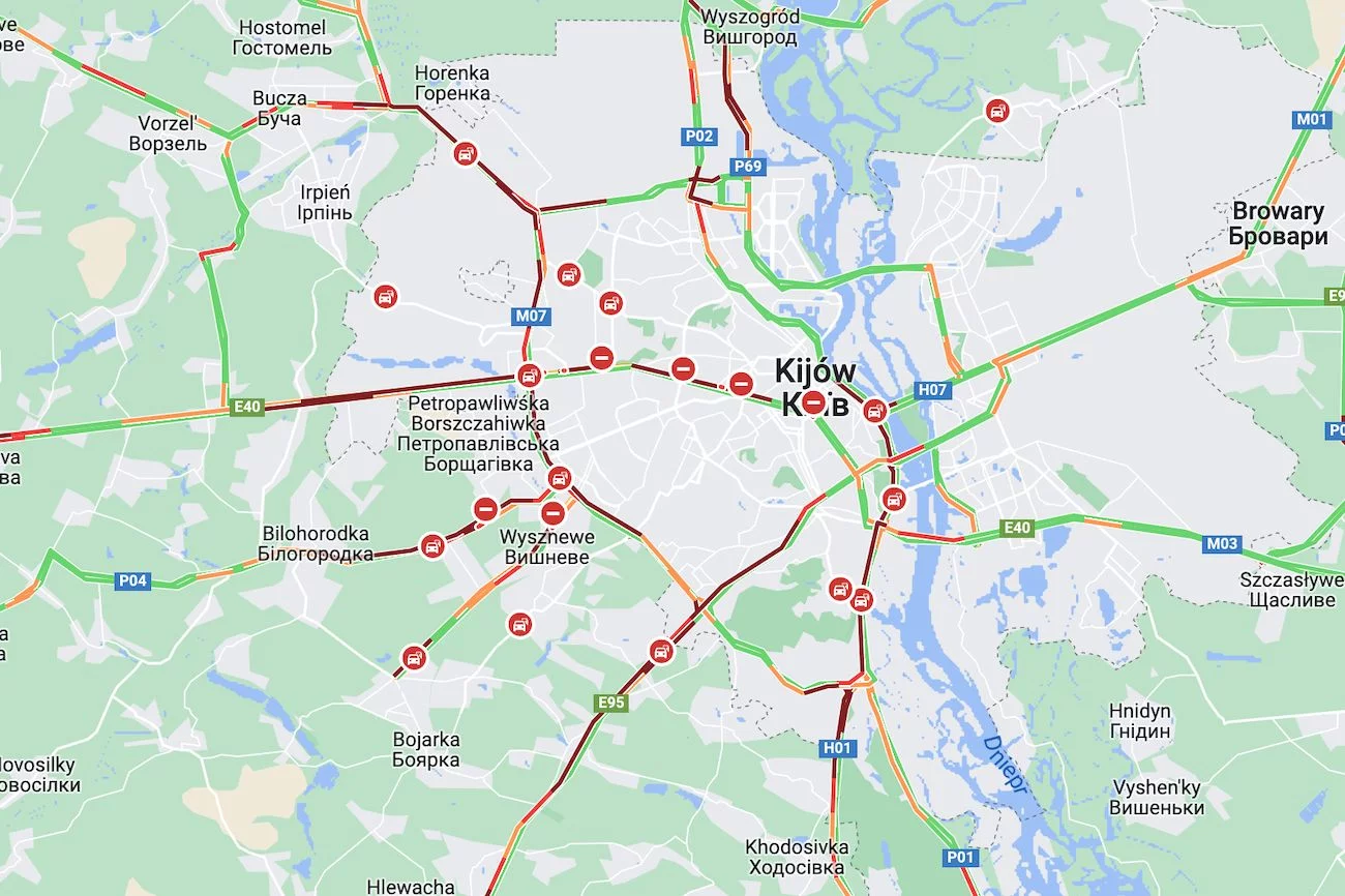 Mieszkańcy opuszczają Kijów. Podobnie wygląda sytuacja m.in. w Charkowie.