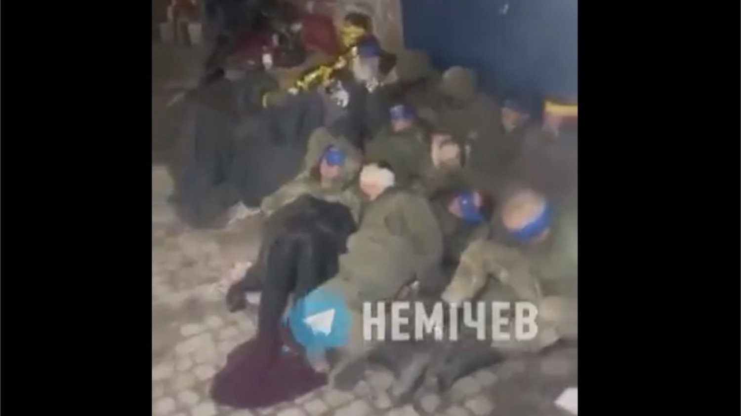 Rosyjscy jeńcy wojenni zaśpiewali hymn Ukrainy Rosyjscy jeńcy wojenni zaśpiewali hymn Ukrainy. Do sieci trafiło nagranie
