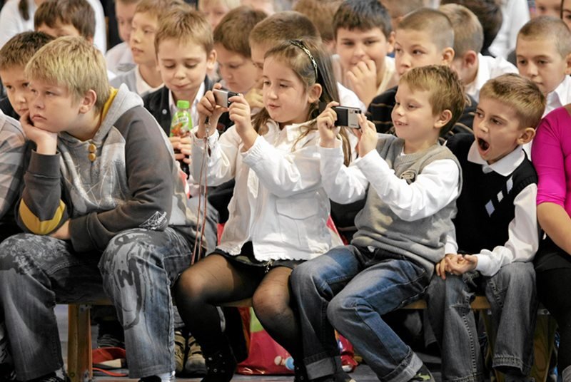 83 proc. polskich nastolatków ma własną komórkę. To najwięcej na świecie