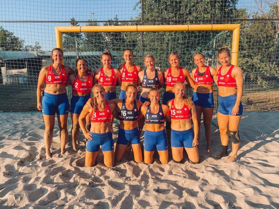 Norweskie piłkarki ręczne plażowe w nowej wersji stroju