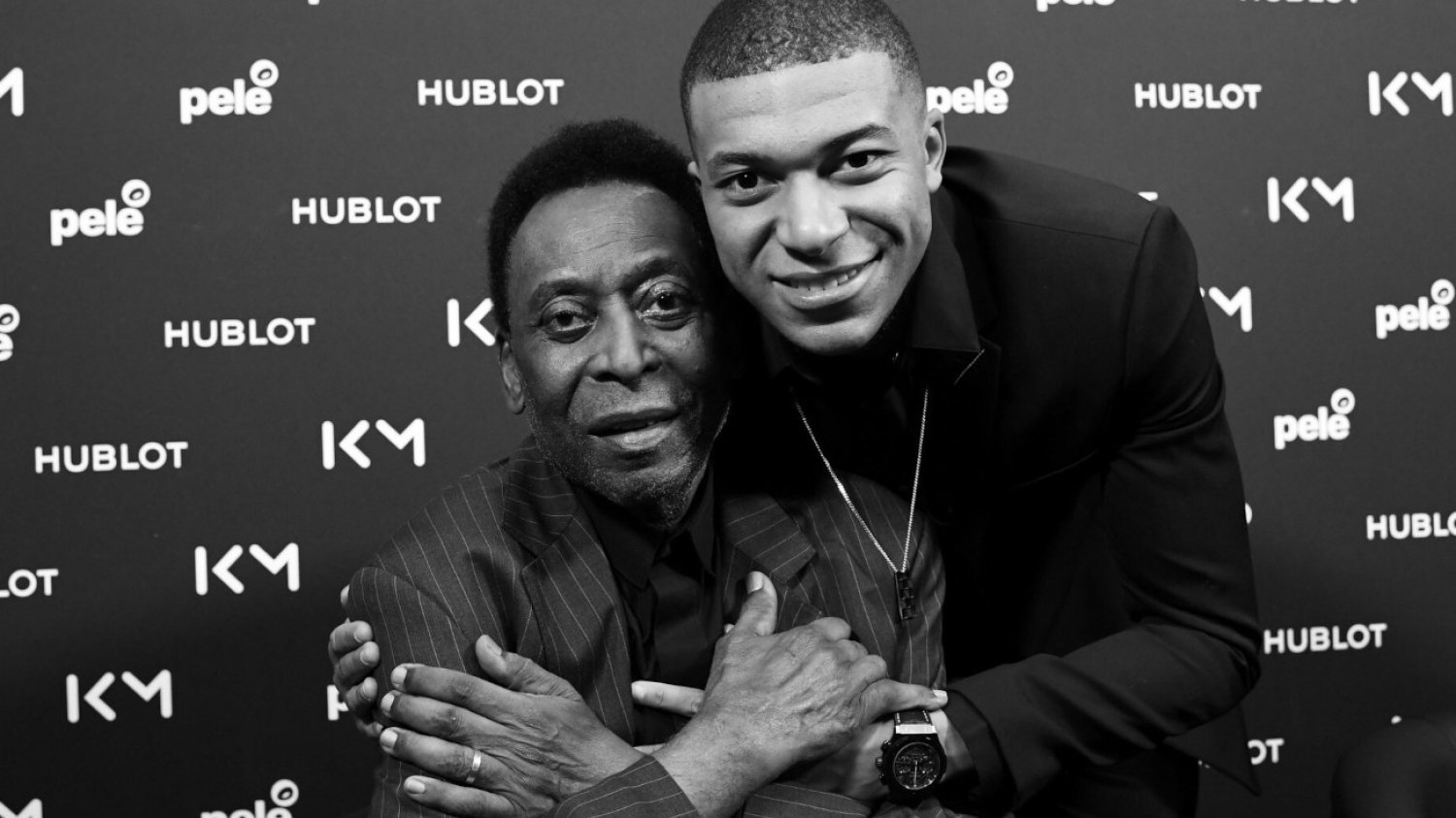 Pele i Kylian Mbappe. Wielu właśnie we Francuzie widzi następcę słynnego brazylijskiego napastnika.
