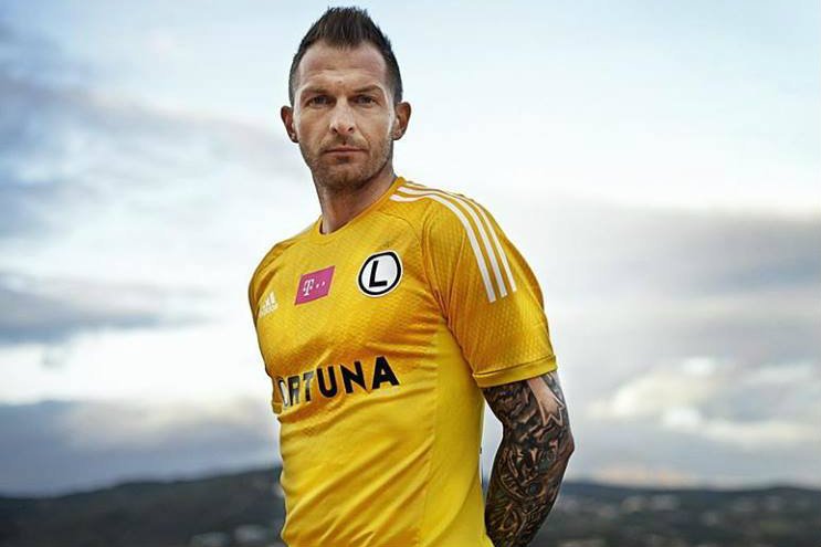 Bramkarz Legii Arkadiusz Malarz reanimował ofiary wypadku.