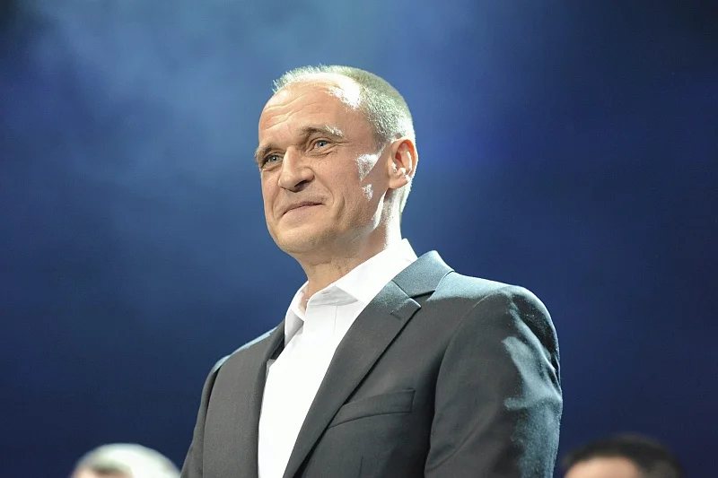 Paweł Kukiz ma wiele powodów do zadowolenia. Jest wśród liderów rankingów zaufania, a konkurenci i media go nie atakują.