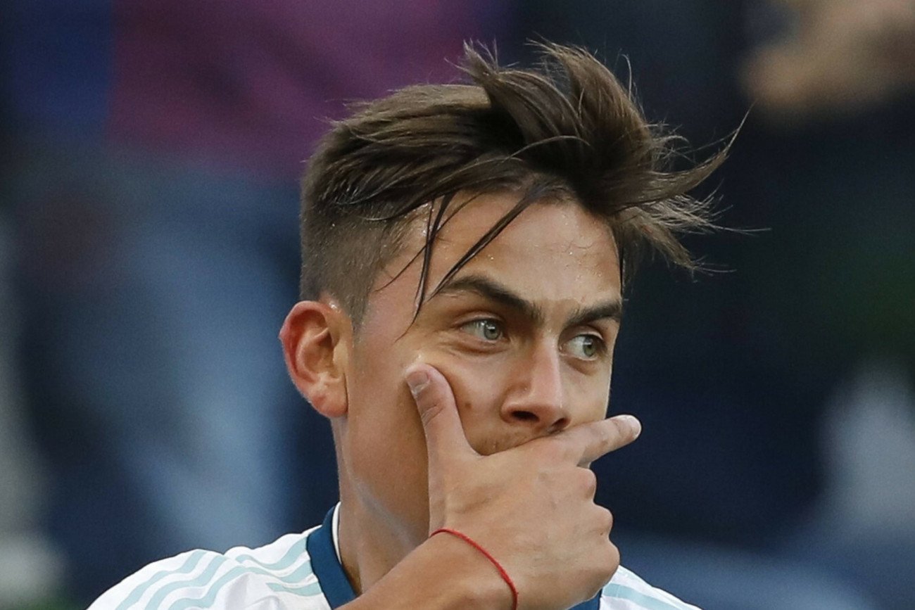 Paulo Dybala to jeden z największych talentów z Argentyny. Po zdobytych golach przedstawia maskę z "Gladiatora".