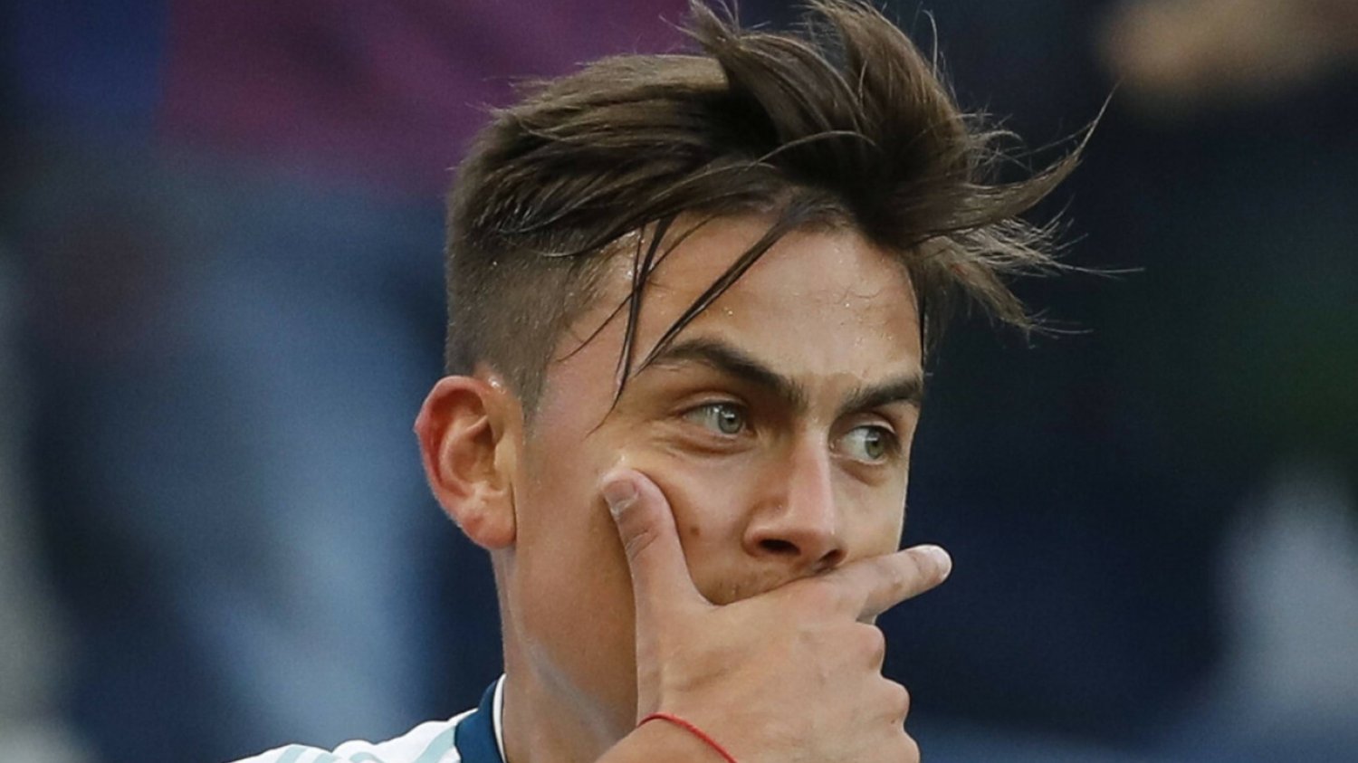 Paulo Dybala to jeden z największych talentów z Argentyny. Po zdobytych golach przedstawia maskę z "Gladiatora".