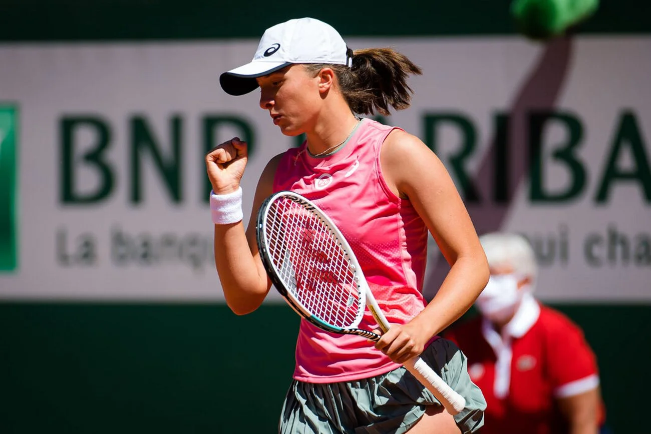 Iga Świątek efektownie odprawiła Rebeccę Peterson w II rundzie Rolanda Garrosa