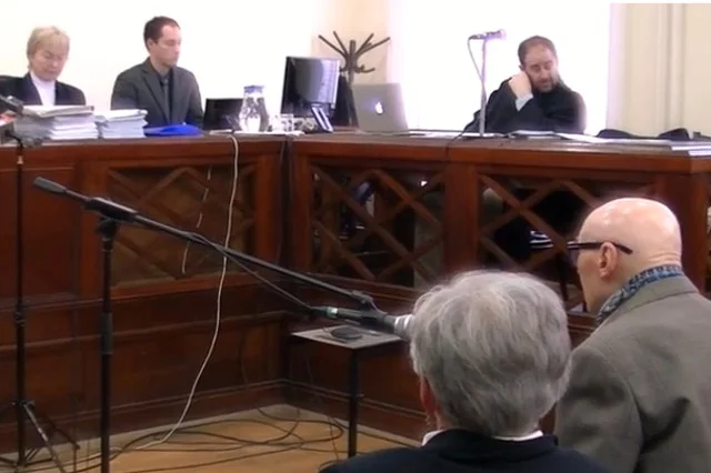Bela Biszku (w prawym dolnym rogu) stanął przed sądem