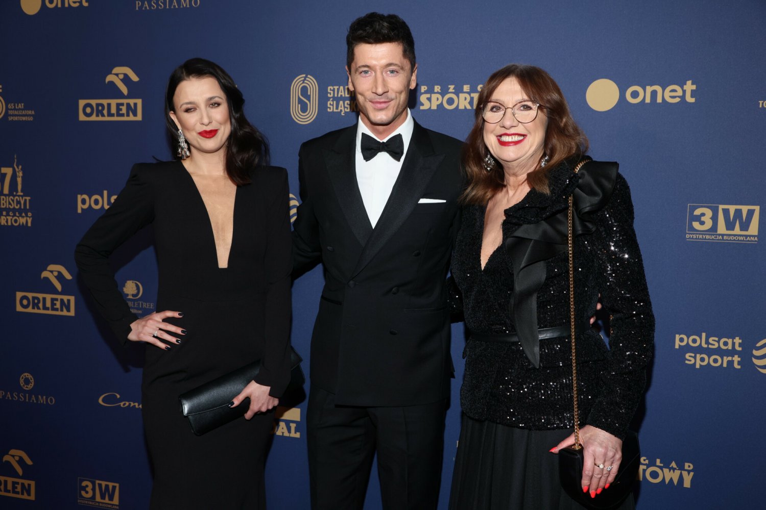 Robert Lewandowski z siostrą Mileną i mamą Iwoną podczas Gali Mistrzów Sportu w Warszawie