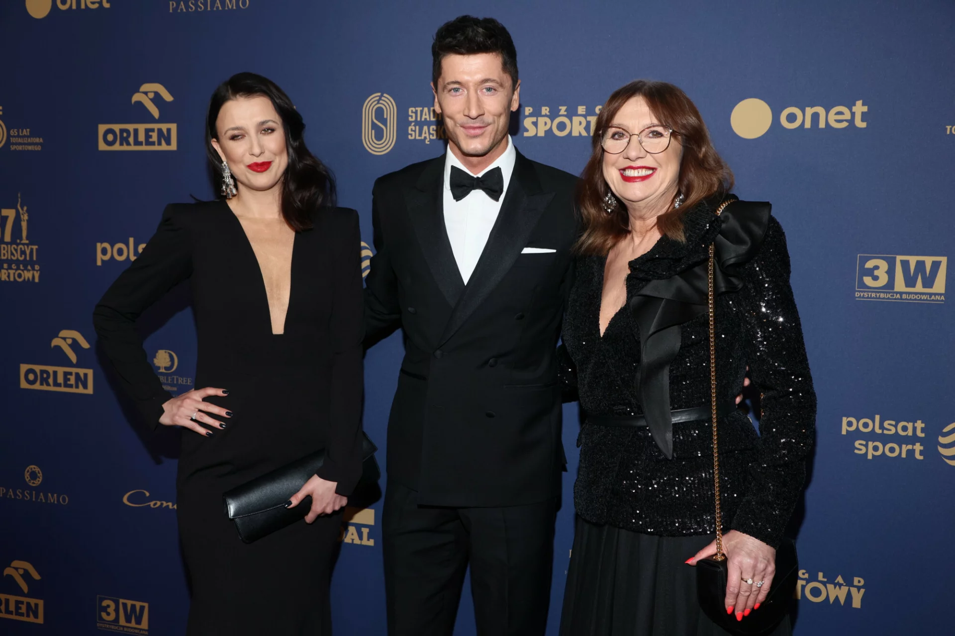 Robert Lewandowski z siostrą Mileną i mamą Iwoną podczas Gali Mistrzów Sportu w Warszawie