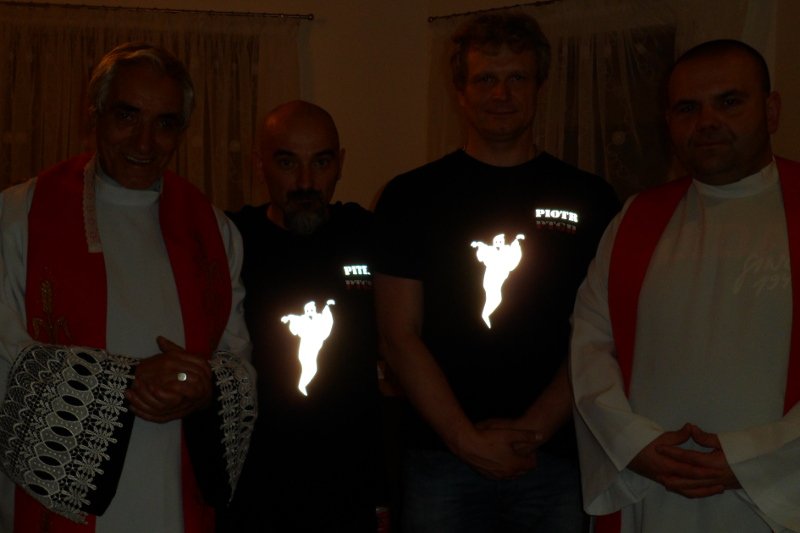 Od lewej: ks. egzorcysta Henryk Hawryszczak, Piter Shalkevitz założyciel zespołu PTGH oraz Akademii PTGH, Piotr Sobczyk współzałożyciel PTGH oraz Akademii PTGH, demonolog śledczy egzorcysta, ks. egzorcysta Kazimierz Dorociński
