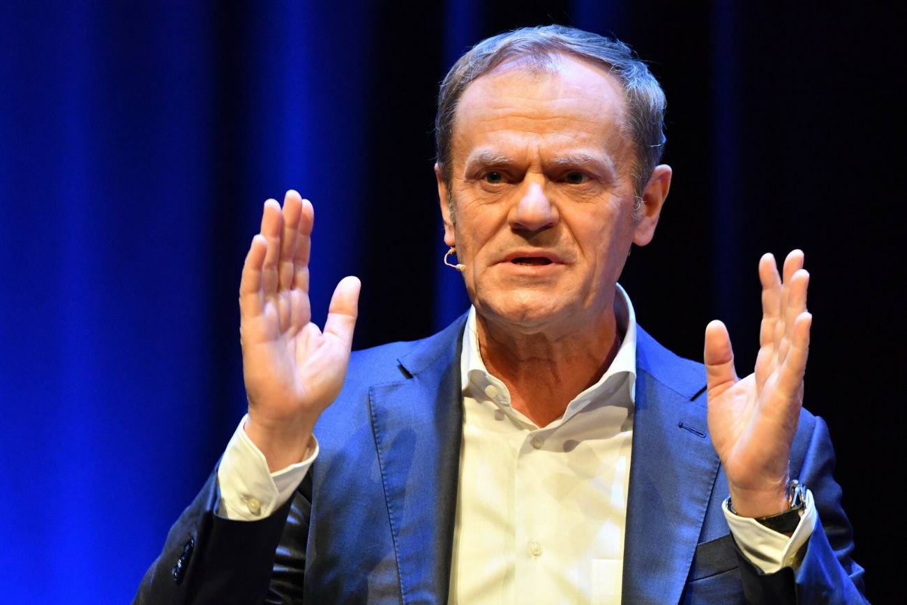 Donald Tusk. Sondaż: Polacy wypowiedzieli się, co sądzą o mandacie dla Tuska.