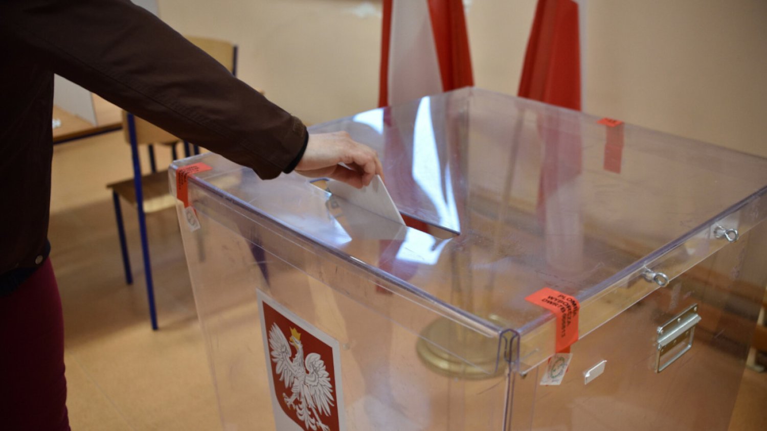 Polacy ruszyli do urn. Trwają wybory prezydenckie