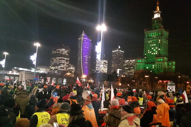 Demonstranci 13 grudnia nie kupowali wielu flag na straganach.