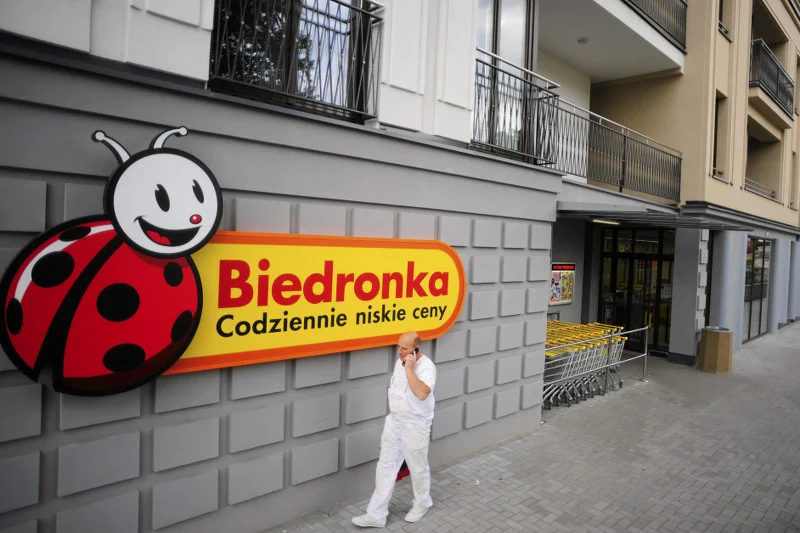 Biedronka znów jest tematem kampanii wyborczej. To nie przypadek