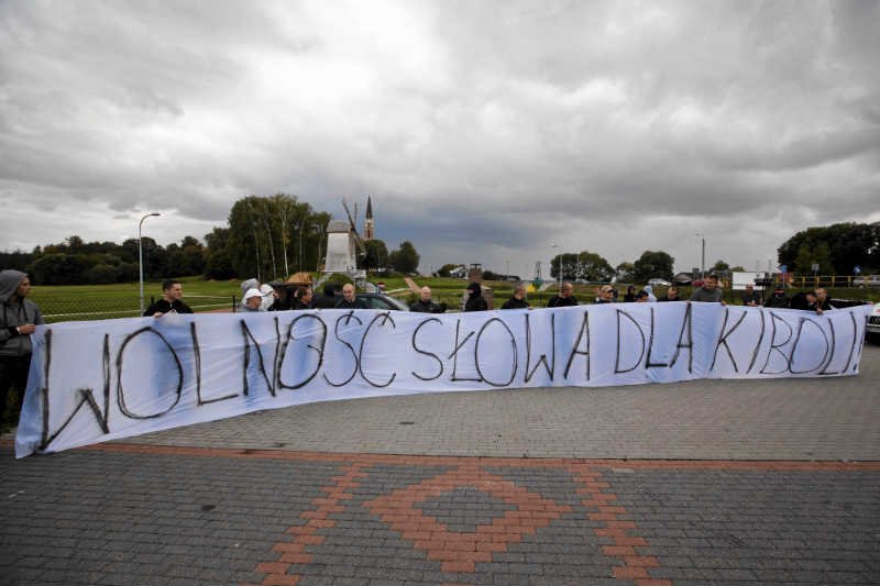 Przez lata PiS broniło kiboli. Teraz powinno pokazać im, że także oni muszą przestrzegać prawa. Zdjęcie z 2011 roku.