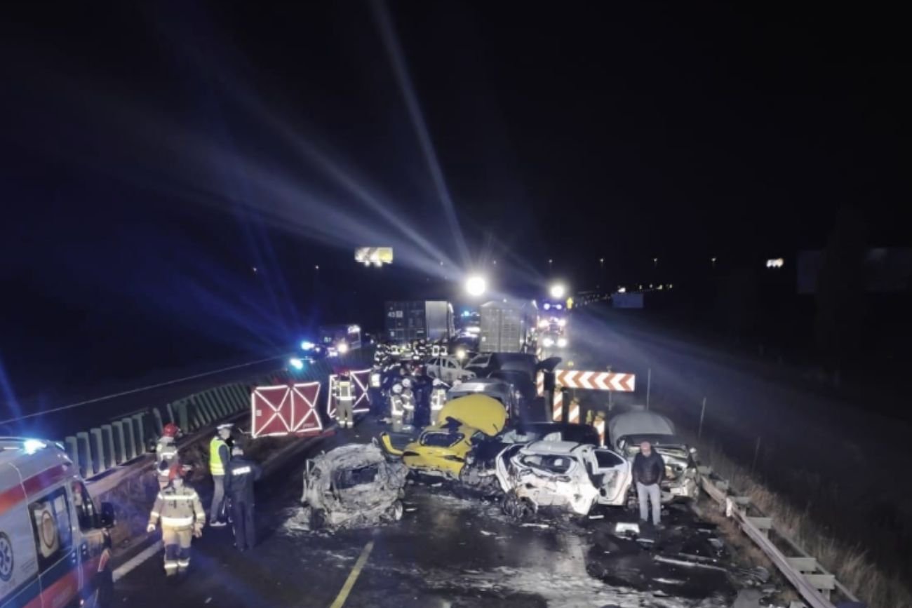 Potwierdziły się najgorsze domysły. Wiadomo, kim są ofiary kierowcy ciężarówki od karambolu na S7