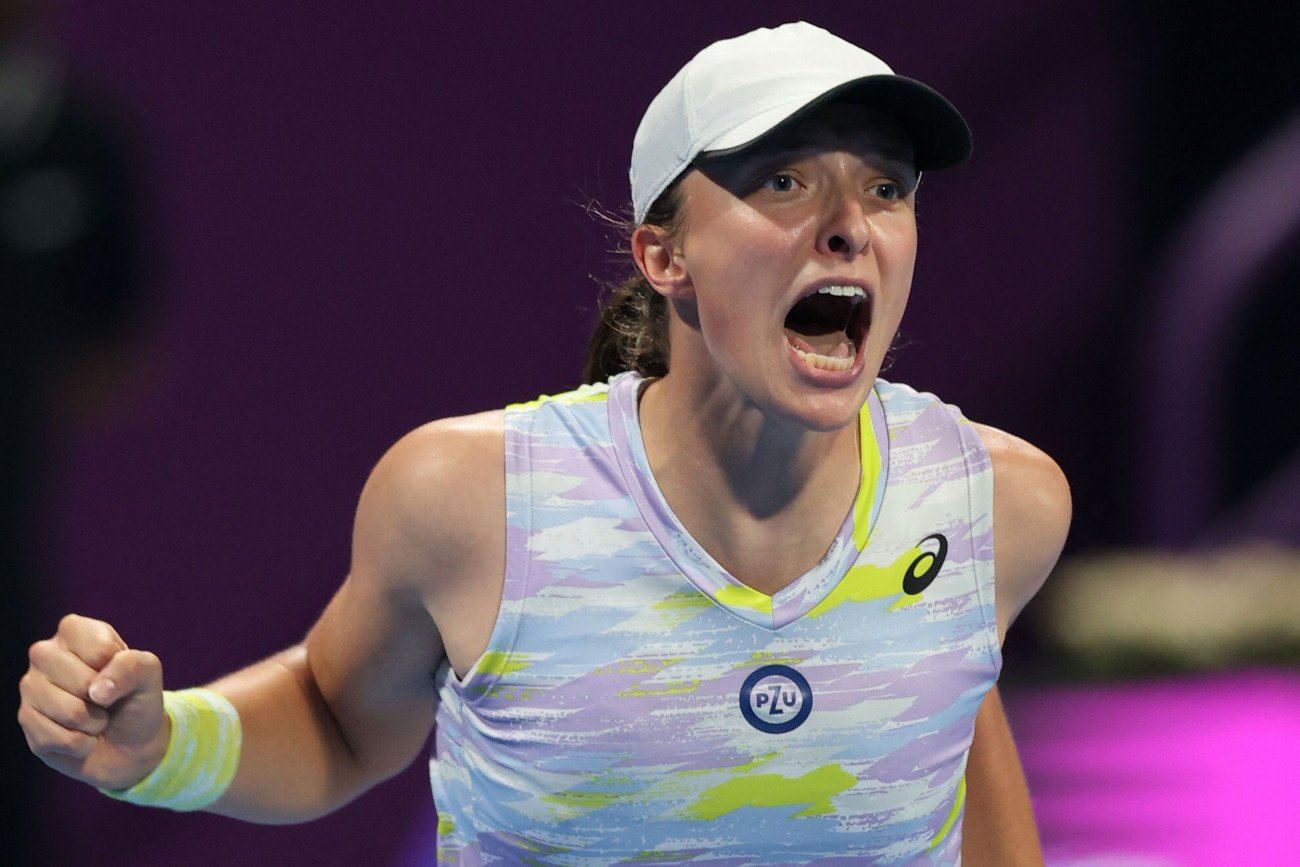 Iga Świątek pokonała Marię Sakkari 6:4, 6:3 w półfinale turnieju WTA 1000 w Dosze. W sobotę Polka zagra o tytuł.