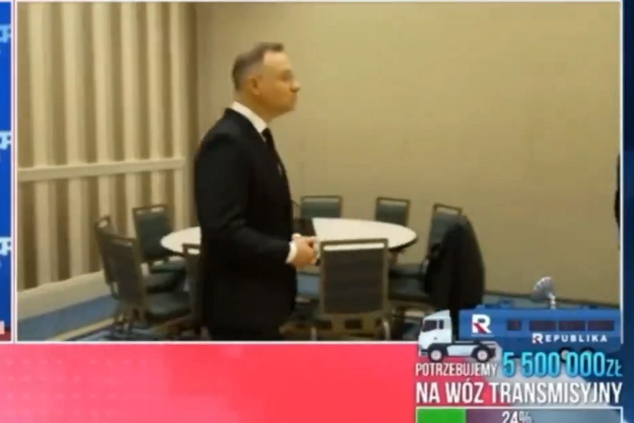 TV Republika przez półtorej godziny pokazywała Dudę czekającego na Donalda Trumpa