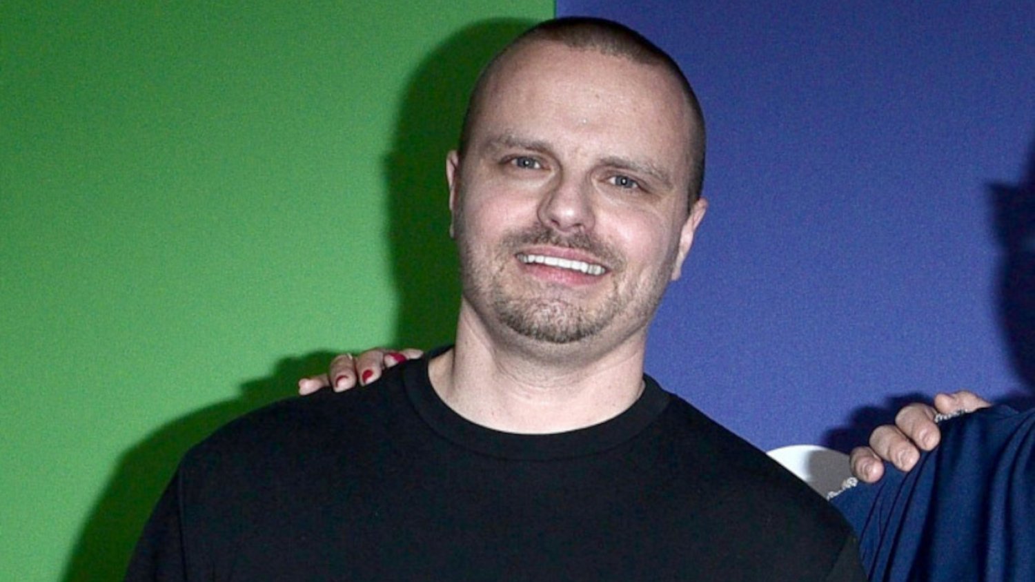 Marcin Hakiel przybył na ramówkę TVN z niemowlakiem.