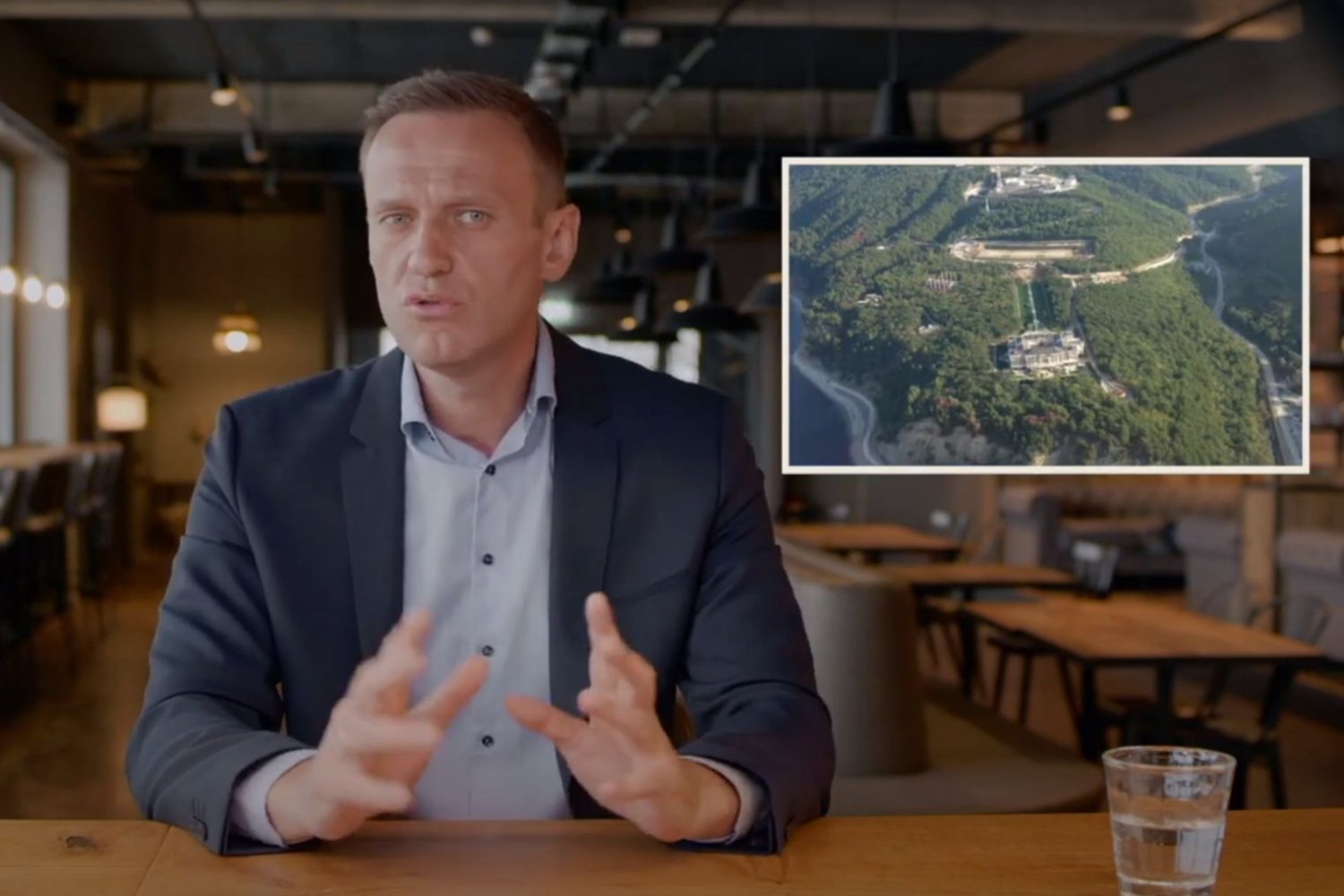 Aleksiej Nawalny zabiera nas w swoim filmie na "wycieczkę" po rezydencji Władimira Putina