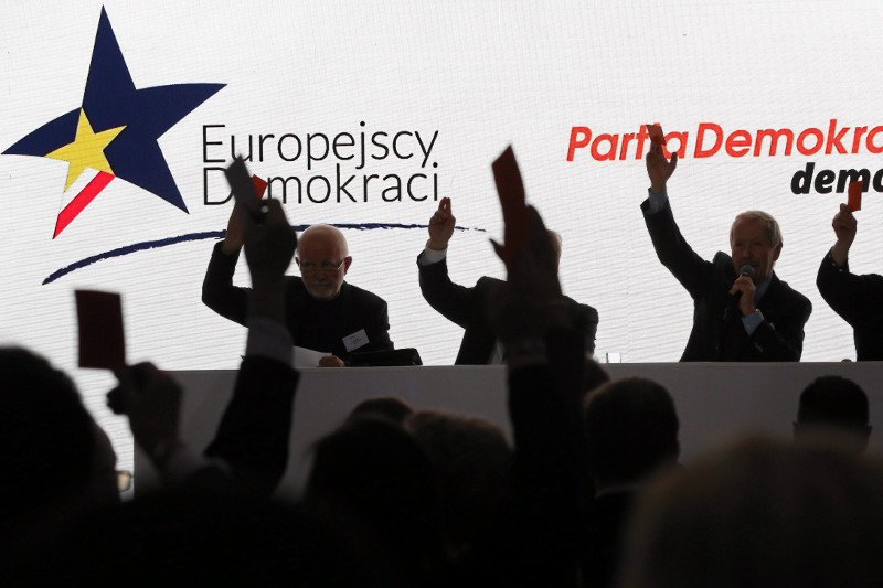 Powstała nowa partia, która chce stawić czoła PiS. "Mam nadzieję, że to matołectwo odepchniemy"