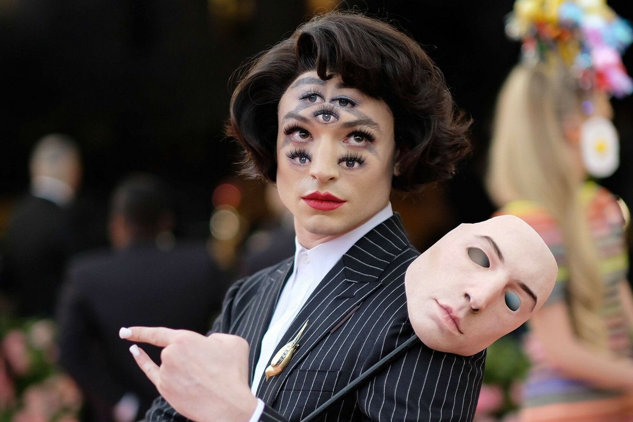 Nowe doniesienia o kontrowersyjnym zachowaniu Ezry Millera. Miał prowadzić sektę na Islandii.