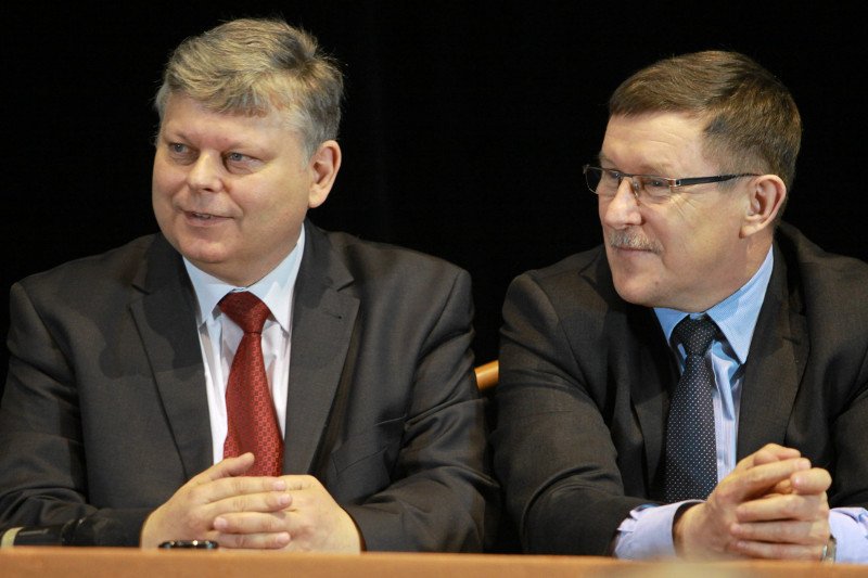 Marek Suski uczestniczył w negocjacjach z rezydentami, ale nich wyszedł. Zbigniew Kuźmiuk zrelacjonował ich przebieg, ale - jak dowodzą lekarze - minął się z prawdą.