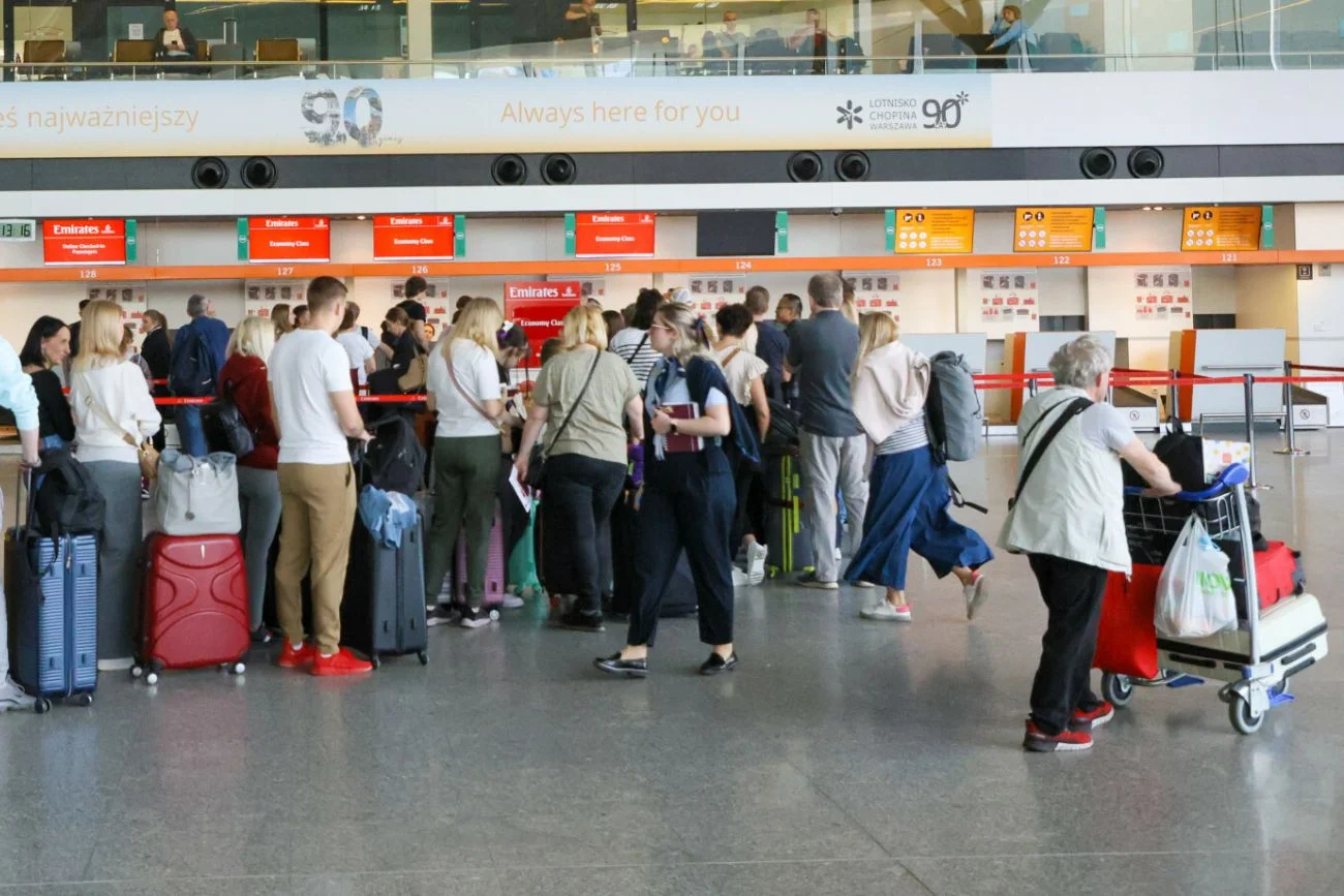 Miał lecieć do Londynu. Przez żart o laptopie został na Lotnisku Chopina Przez zły żart nie poleciał z Lotniska Chopina do Londynu