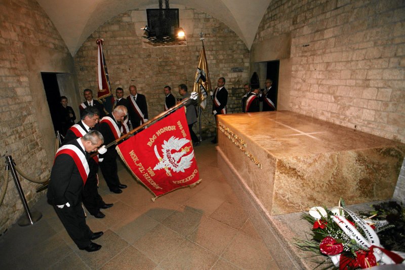 Czy pierwszy sarkofag pary prezydenckiej stanie na Żoliborzu? Kustosz Instytutu Pamięci Lecha Kaczyńskiego nie wyklucza takiej możliwości.